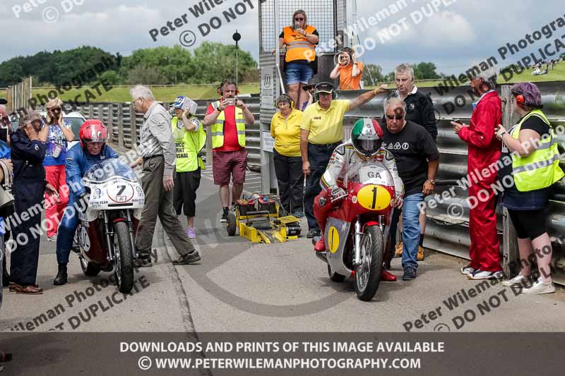 Vintage motorcycle club;eventdigitalimages;mallory park;mallory park trackday photographs;no limits trackdays;peter wileman photography;trackday digital images;trackday photos;vmcc festival 1000 bikes photographs